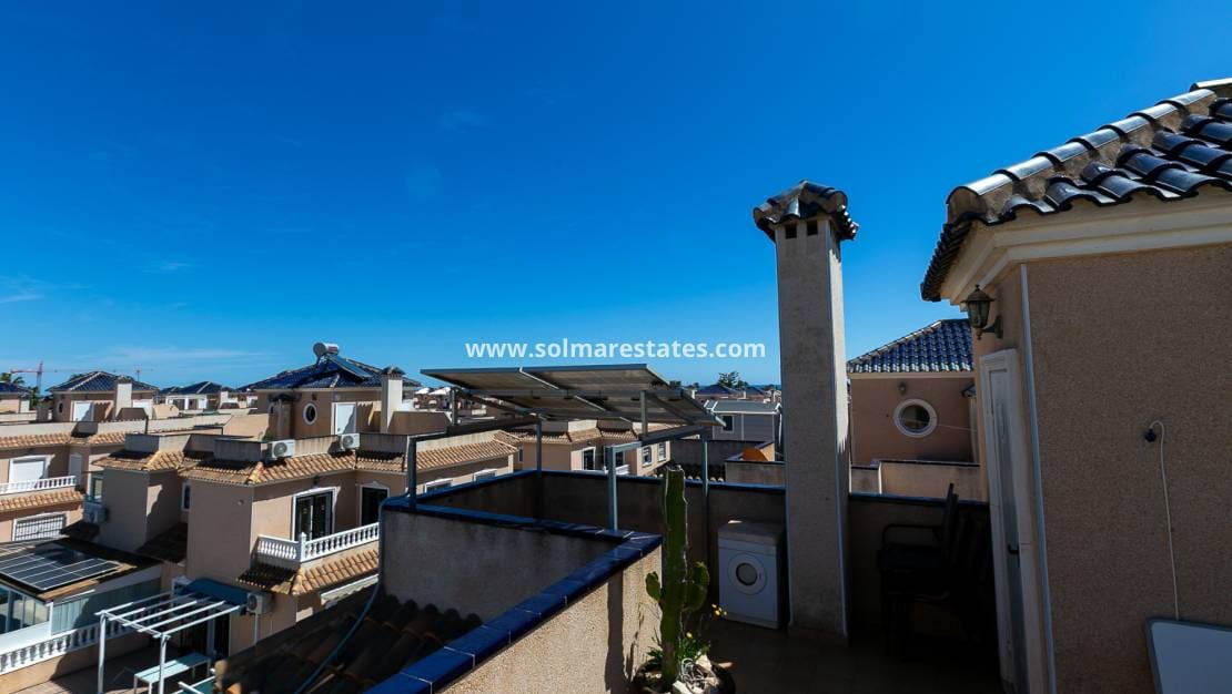 2 slaapkamer Halfvrijstaande villa te koop in Cabo Roig met zwembad - € 295.000 (Ref: 9905060)