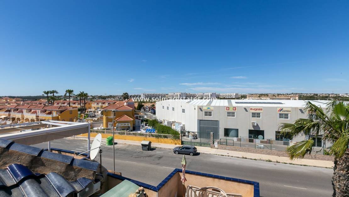 2 slaapkamer Halfvrijstaande villa te koop in Cabo Roig met zwembad - € 295.000 (Ref: 9905060)