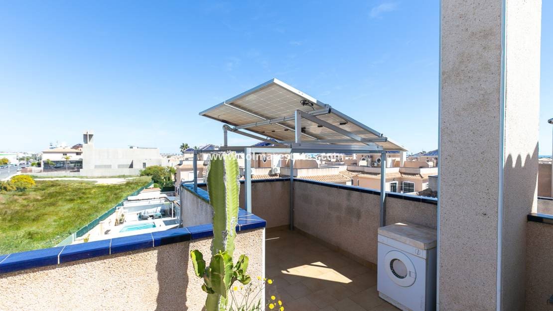 2 slaapkamer Halfvrijstaande villa te koop in Cabo Roig met zwembad - € 295.000 (Ref: 9905060)