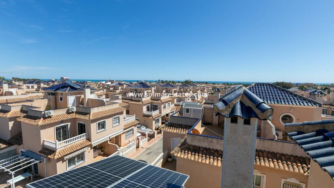 2 slaapkamer Halfvrijstaande villa te koop in Cabo Roig met zwembad - € 295.000 (Ref: 9905060)