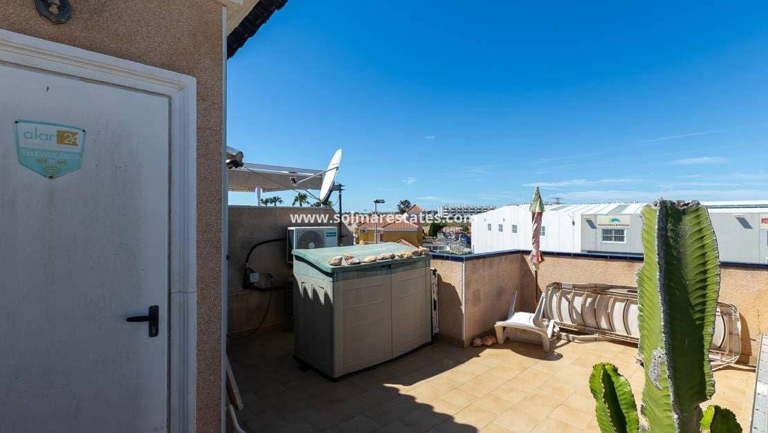 2 slaapkamer Halfvrijstaande villa te koop in Cabo Roig met zwembad - € 295.000 (Ref: 9905060)