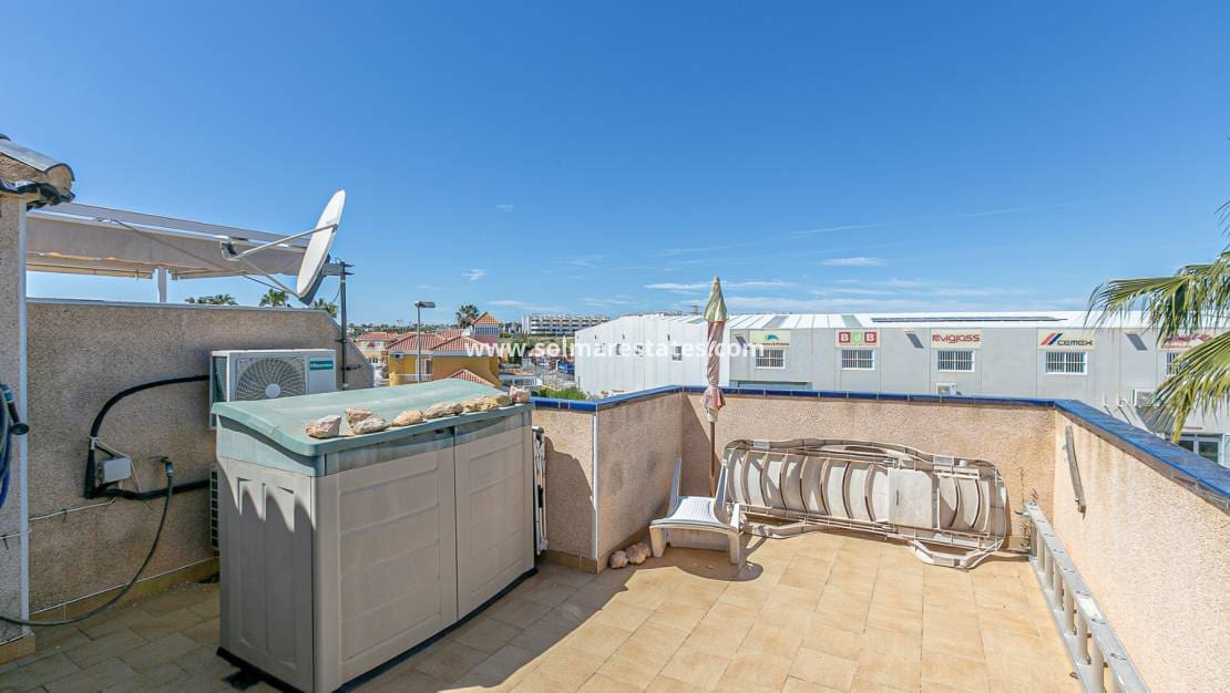 2 slaapkamer Halfvrijstaande villa te koop in Cabo Roig met zwembad - € 295.000 (Ref: 9905060)