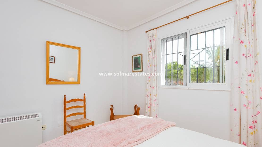 2 makuuhuone Paritalo myytävänä paikassa Playa Flamenca mukana uima-altaan - 270 000 € (Ref: 9905061)