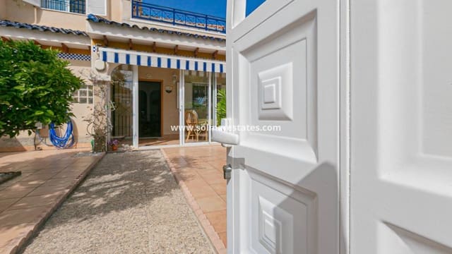 2 makuuhuone Paritalo myytävänä paikassa Playa Flamenca, Orihuela - 270 000 € (Ref: 9905061)