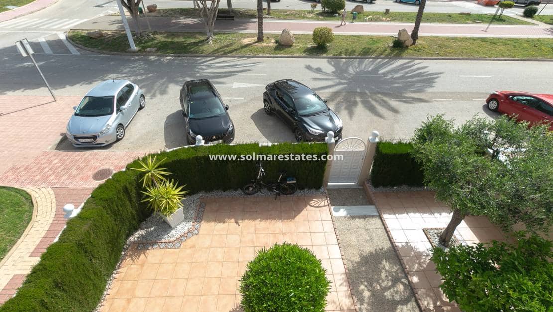 2 makuuhuone Paritalo myytävänä paikassa Playa Flamenca mukana uima-altaan - 270 000 € (Ref: 9905061)