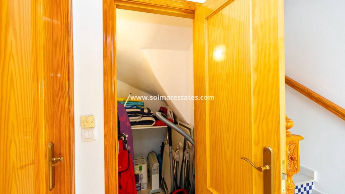 2 makuuhuone Paritalo myytävänä paikassa Playa Flamenca mukana uima-altaan - 270 000 € (Ref: 9905061)