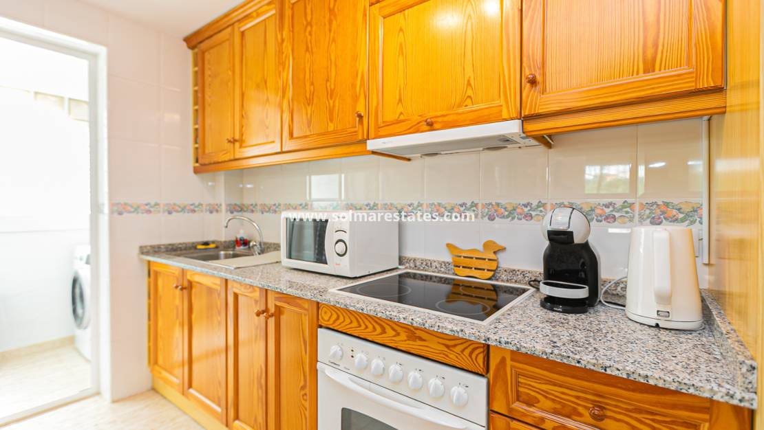 2 makuuhuone Paritalo myytävänä paikassa Playa Flamenca mukana uima-altaan - 270 000 € (Ref: 9905061)