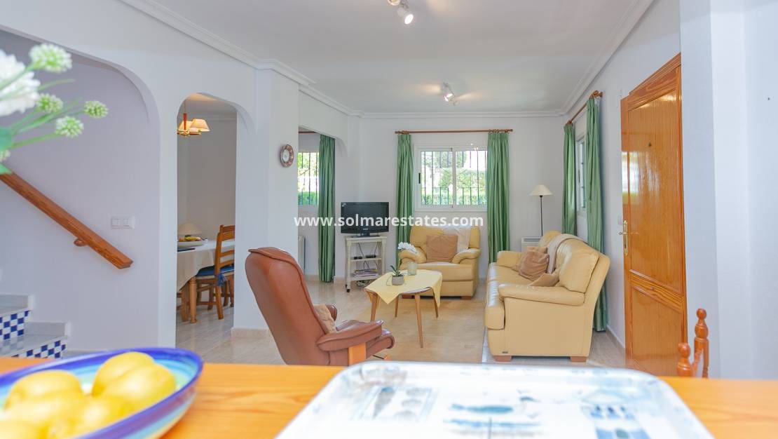 2 makuuhuone Paritalo myytävänä paikassa Playa Flamenca mukana uima-altaan - 270 000 € (Ref: 9905061)