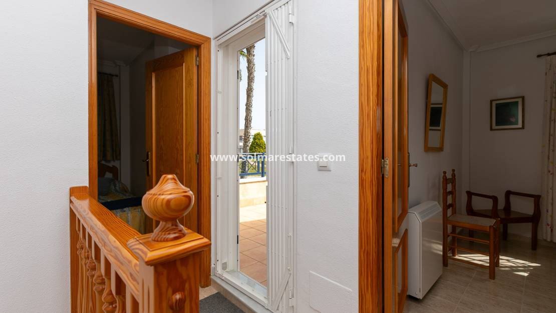 2 makuuhuone Paritalo myytävänä paikassa Playa Flamenca mukana uima-altaan - 270 000 € (Ref: 9905061)