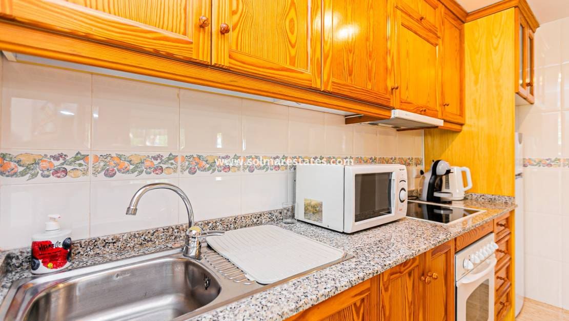 2 makuuhuone Paritalo myytävänä paikassa Playa Flamenca mukana uima-altaan - 270 000 € (Ref: 9905061)
