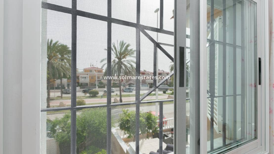 2 makuuhuone Paritalo myytävänä paikassa Playa Flamenca mukana uima-altaan - 270 000 € (Ref: 9905061)