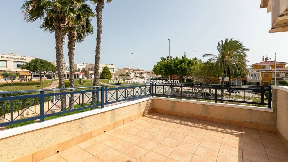 2 makuuhuone Paritalo myytävänä paikassa Playa Flamenca mukana uima-altaan - 270 000 € (Ref: 9905061)