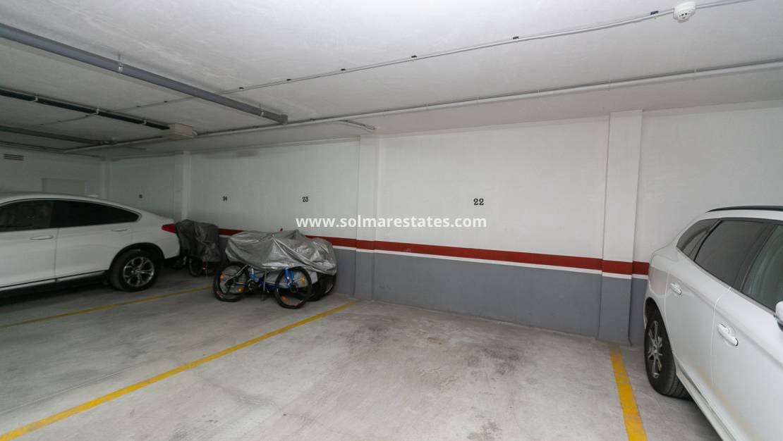 2 makuuhuone Paritalo myytävänä paikassa Playa Flamenca mukana uima-altaan - 270 000 € (Ref: 9905061)