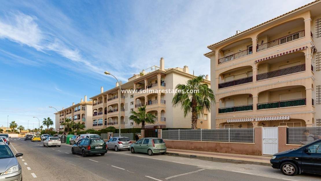 2 bedroom Apartment for sale in Playa Flamenca with pool - € 218,000 (Ref: 9908936)