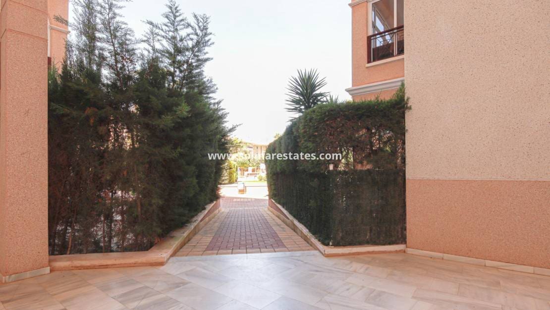 2 bedroom Apartment for sale in Playa Flamenca with pool - € 218,000 (Ref: 9908936)