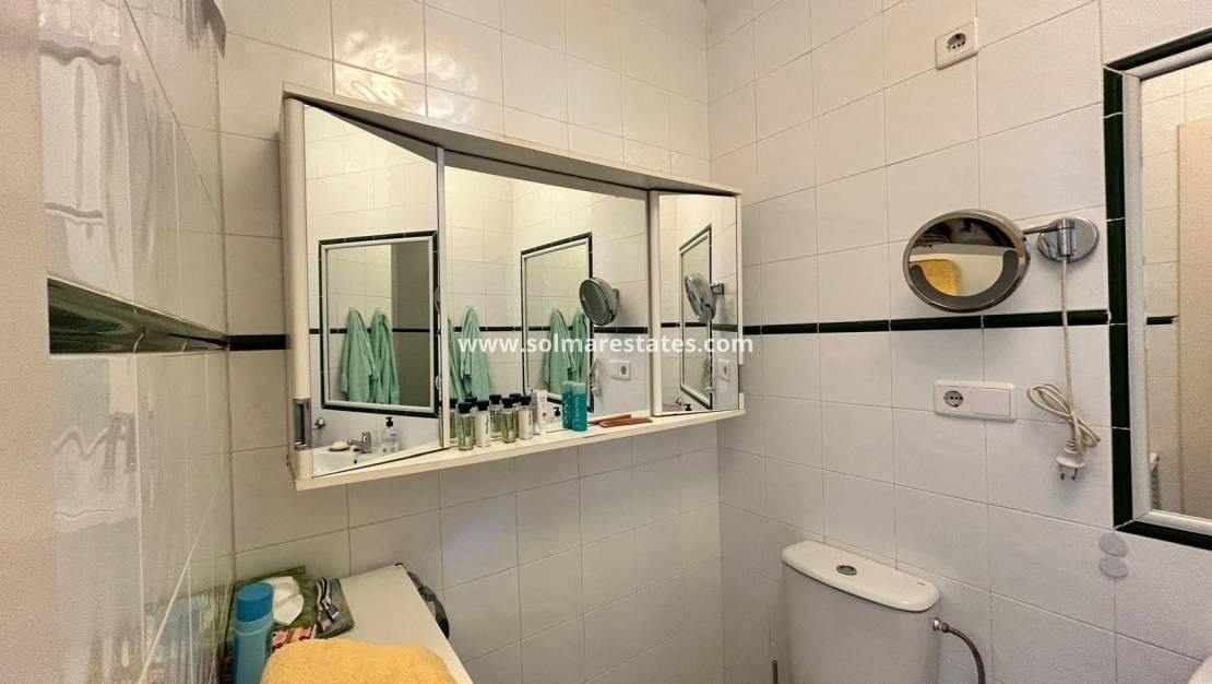 2 soverom Bungalow til salgs i La Florida med svømmebasseng - € 145 000 (Ref: 9909048)