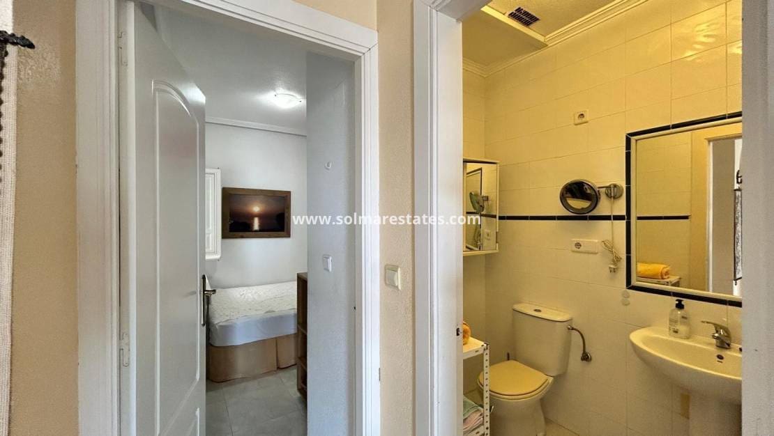 2 soverom Bungalow til salgs i La Florida med svømmebasseng - € 145 000 (Ref: 9909048)