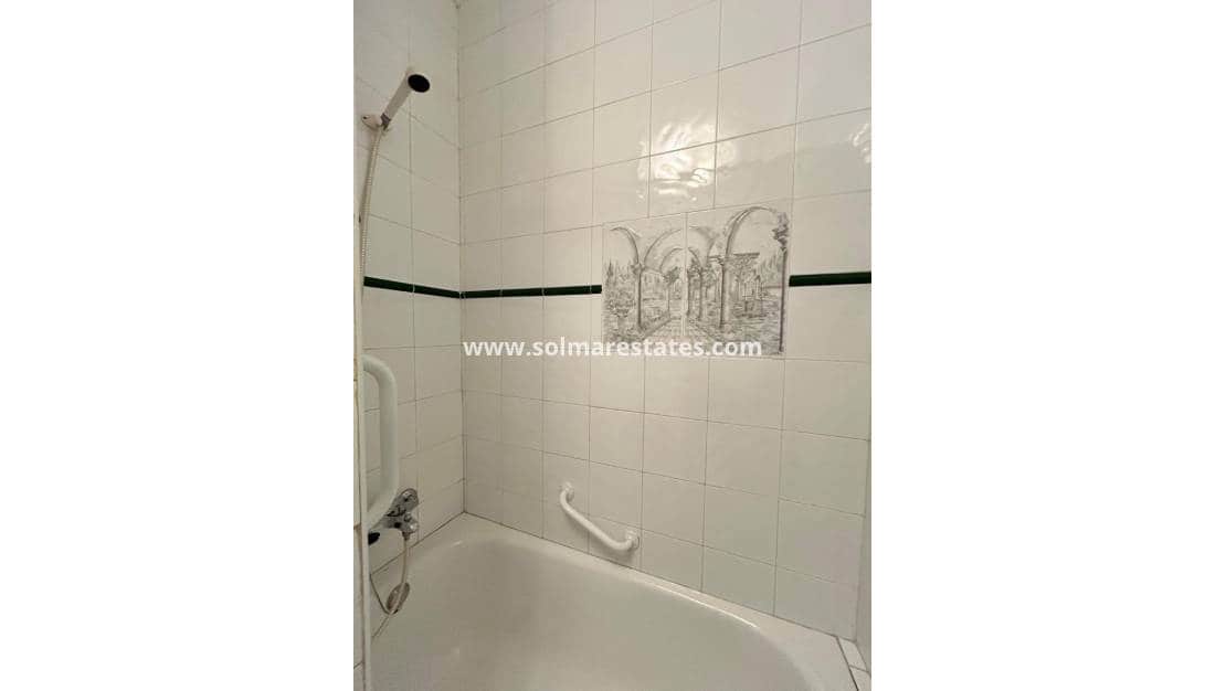 2 soverom Bungalow til salgs i La Florida med svømmebasseng - € 145 000 (Ref: 9909048)