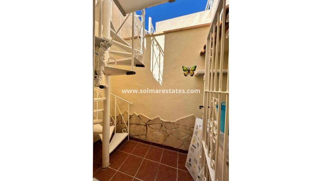 2 soverom Bungalow til salgs i La Florida med svømmebasseng - € 145 000 (Ref: 9909048)