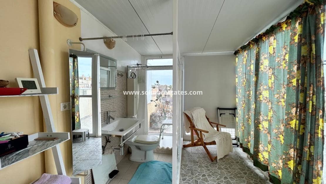 2 soverom Bungalow til salgs i La Florida med svømmebasseng - € 145 000 (Ref: 9909048)