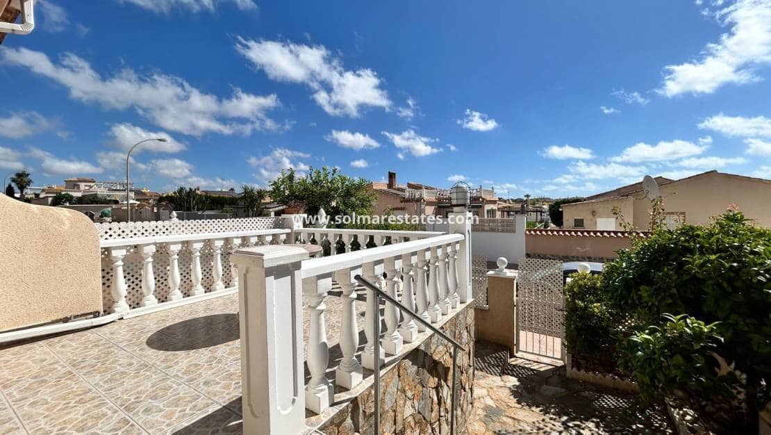 2 soverom Bungalow til salgs i La Florida med svømmebasseng - € 145 000 (Ref: 9909048)