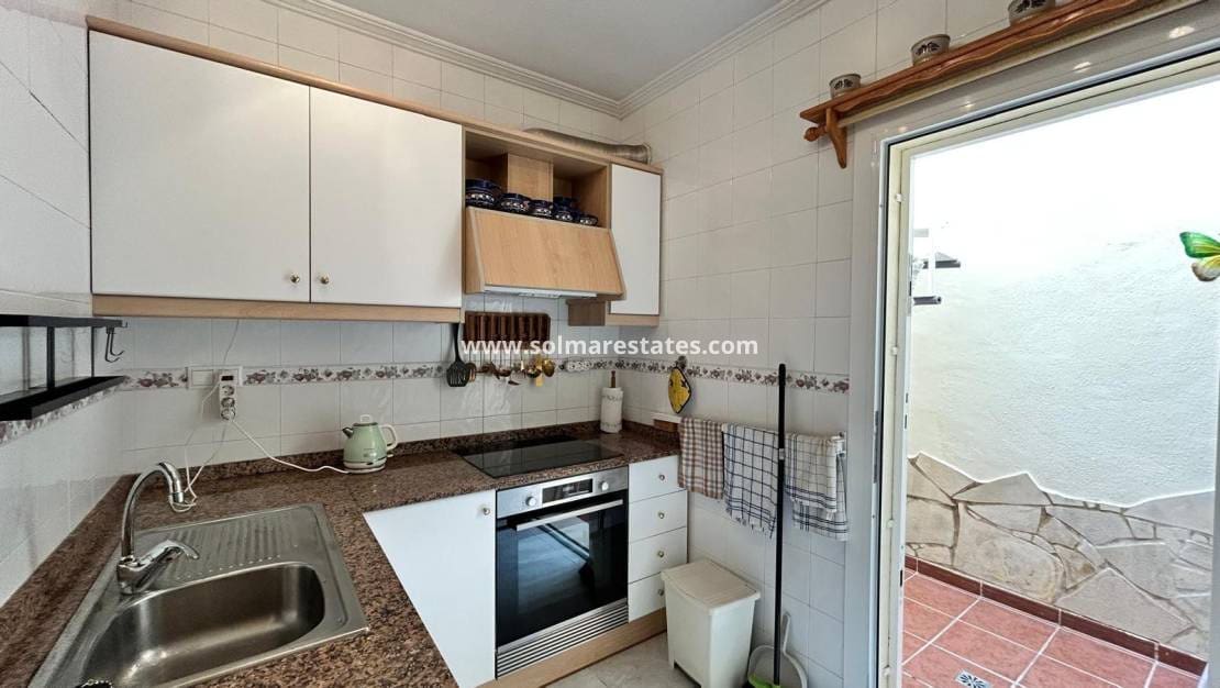 2 soverom Bungalow til salgs i La Florida med svømmebasseng - € 145 000 (Ref: 9909048)