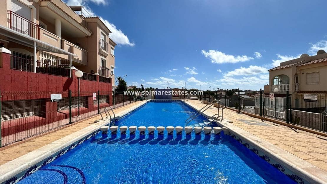 2 soverom Bungalow til salgs i La Florida med svømmebasseng - € 145 000 (Ref: 9909048)