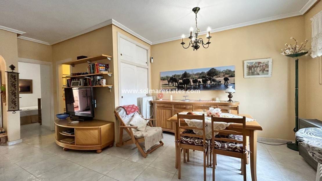 2 soverom Bungalow til salgs i La Florida med svømmebasseng - € 145 000 (Ref: 9909048)