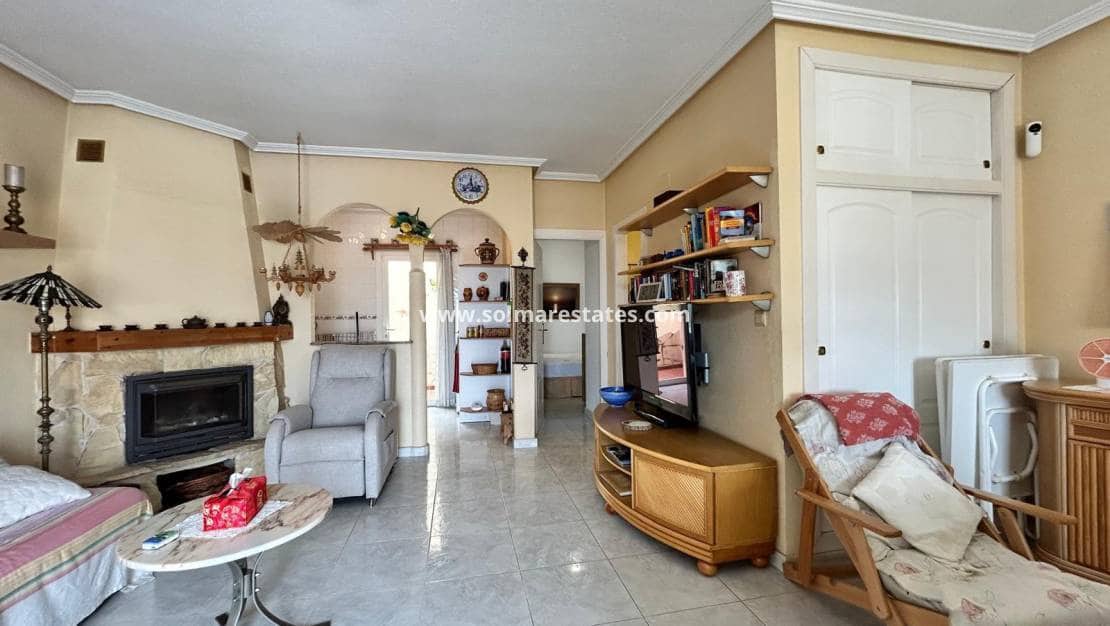 2 soverom Bungalow til salgs i La Florida med svømmebasseng - € 145 000 (Ref: 9909048)