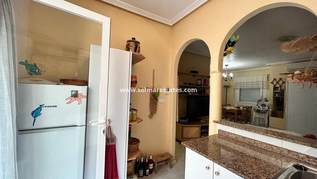 2 soverom Bungalow til salgs i La Florida med svømmebasseng - € 145 000 (Ref: 9909048)