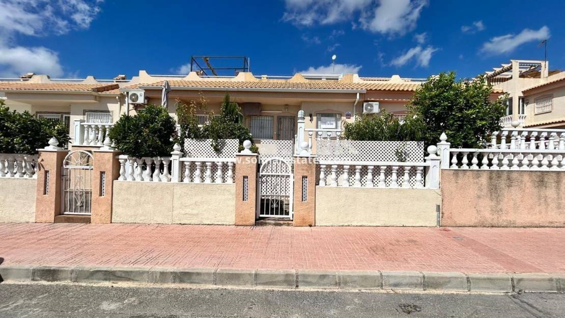2 soverom Bungalow til salgs i La Florida med svømmebasseng - € 145 000 (Ref: 9909048)