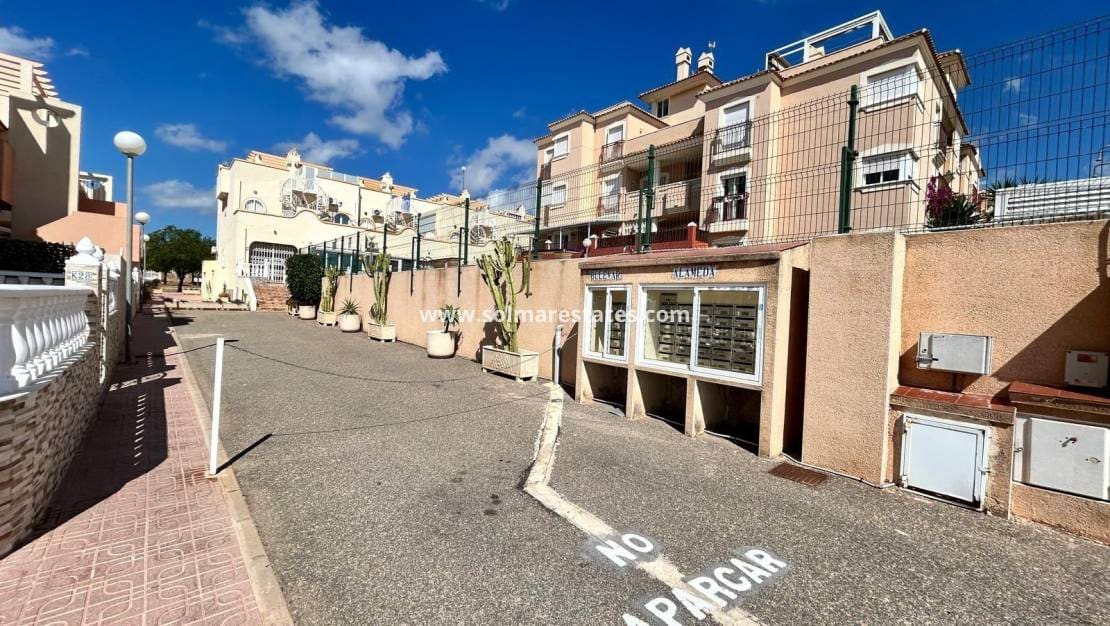 2 soverom Bungalow til salgs i La Florida med svømmebasseng - € 145 000 (Ref: 9909048)