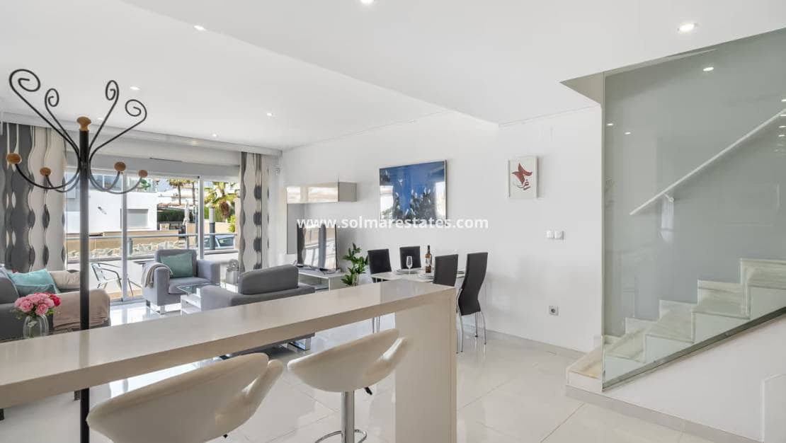 3 sovrum Semi-fristående Villa till salu i Orihuela Costa med pool - 360 000 € (Ref: 9911726)