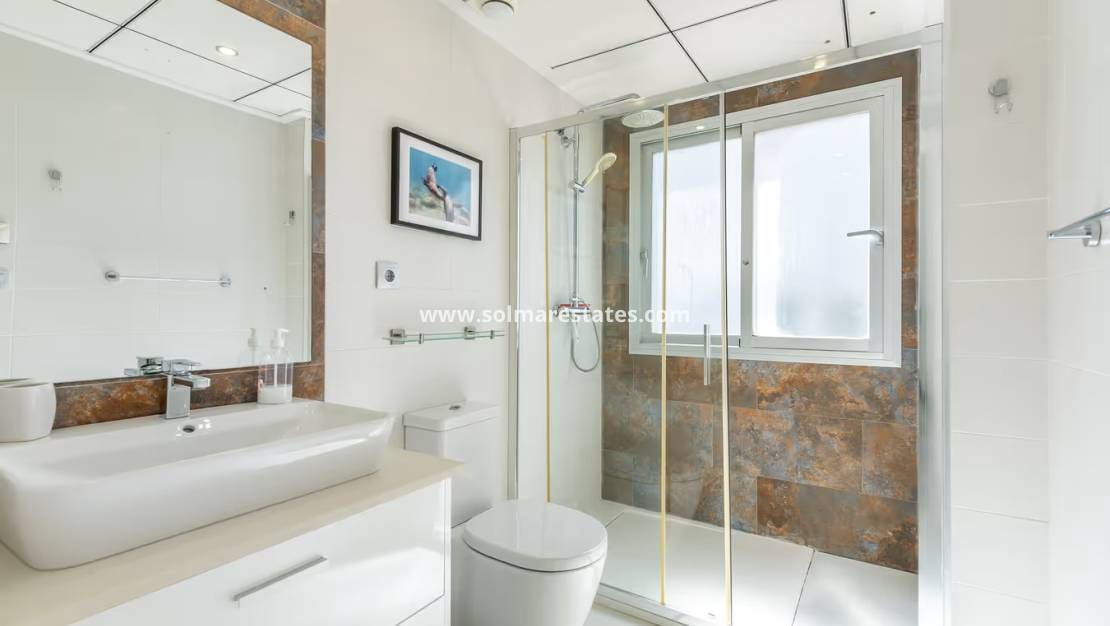 3 sovrum Semi-fristående Villa till salu i Orihuela Costa med pool - 360 000 € (Ref: 9911726)
