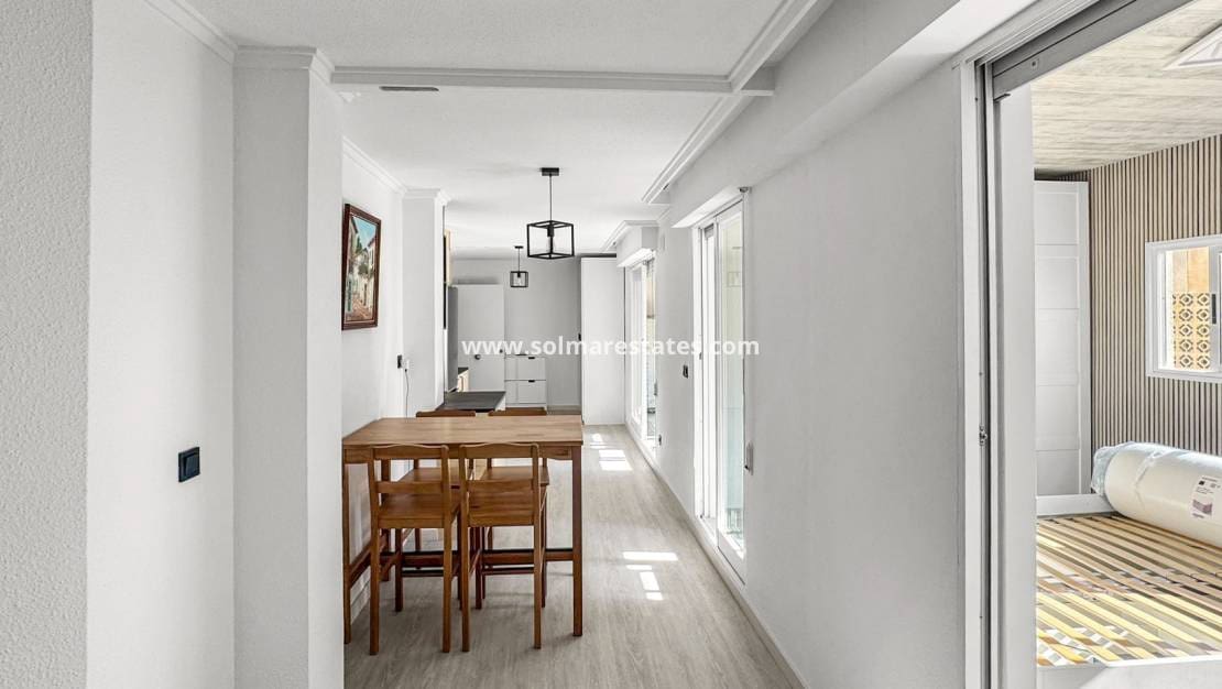 2 soverom Leilighet til salgs i Torrevieja - € 145 000 (Ref: 9911727)