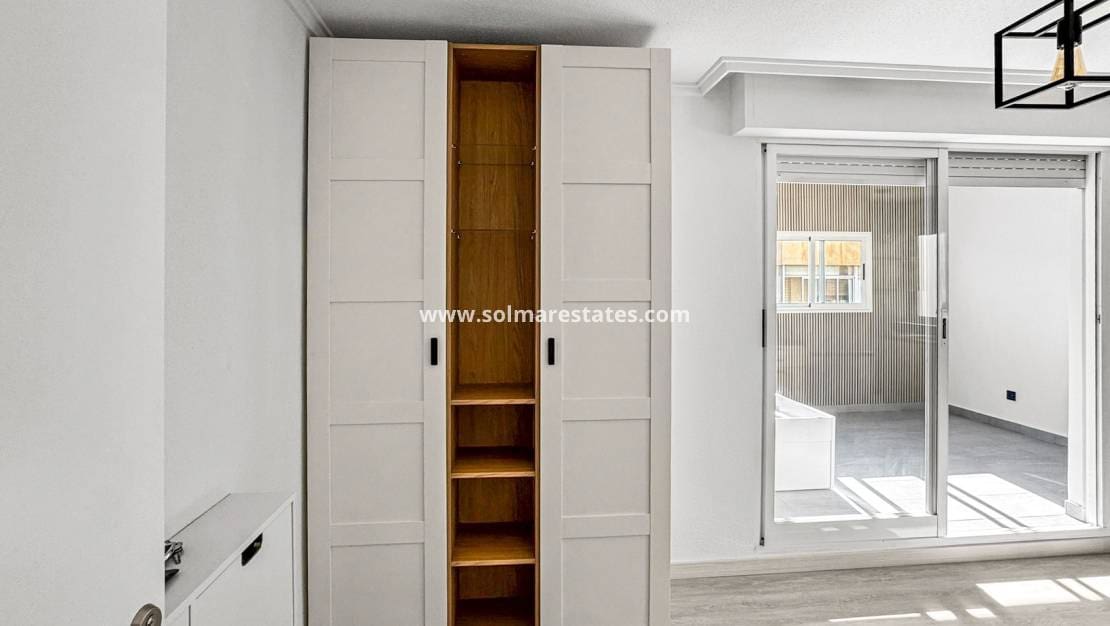 2 soverom Leilighet til salgs i Torrevieja - € 145 000 (Ref: 9911727)
