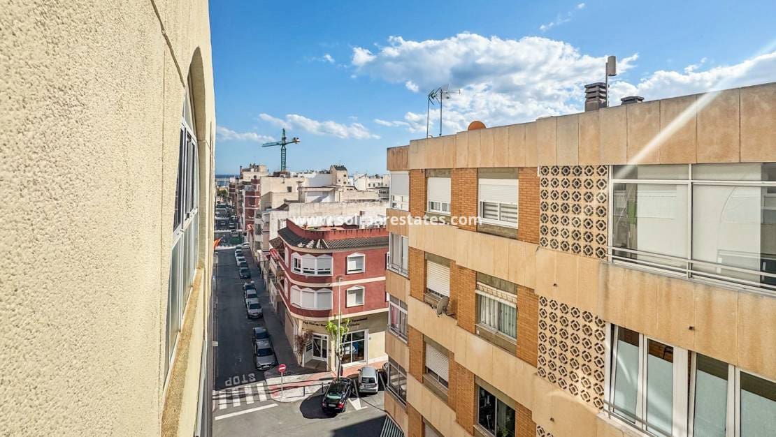 2 soverom Leilighet til salgs i Torrevieja - € 145 000 (Ref: 9911727)