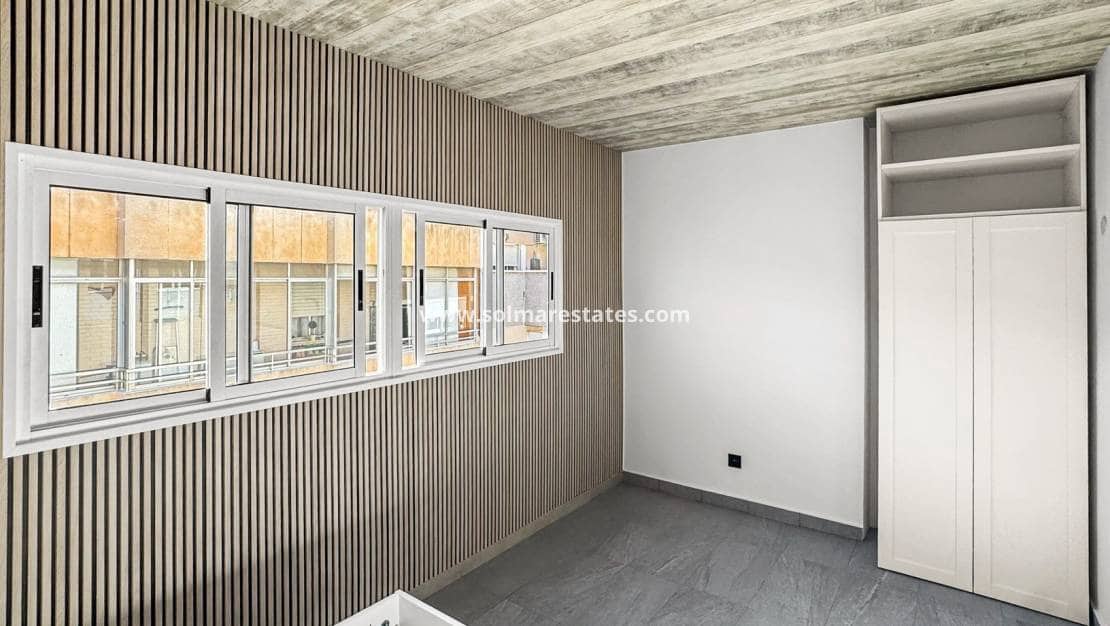 2 soverom Leilighet til salgs i Torrevieja - € 145 000 (Ref: 9911727)