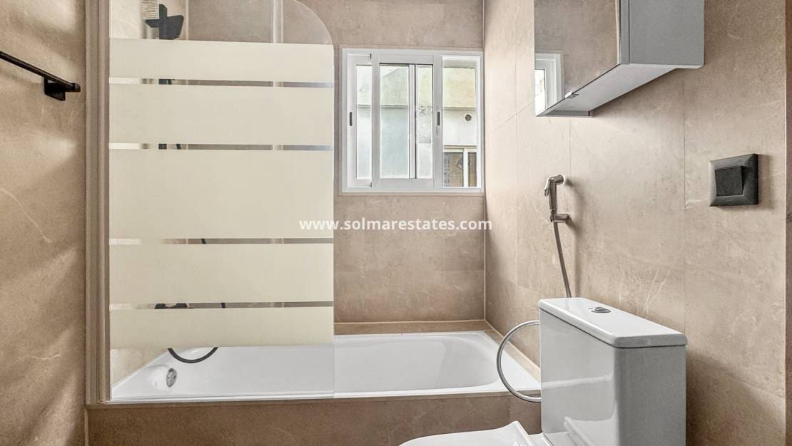 2 soverom Leilighet til salgs i Torrevieja - € 145 000 (Ref: 9911727)