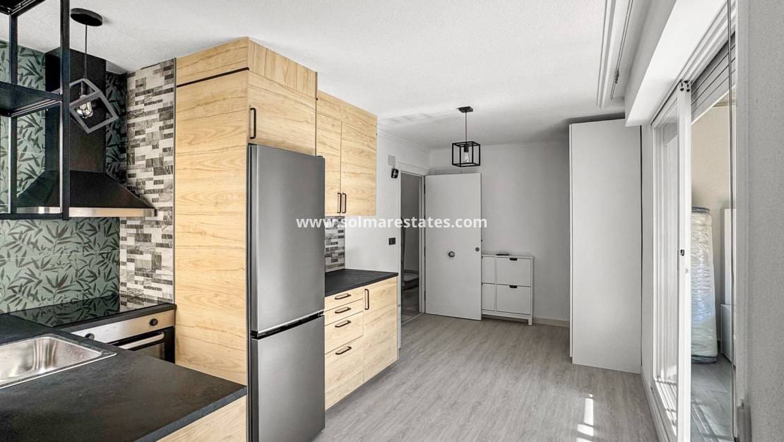 2 soverom Leilighet til salgs i Torrevieja - € 145 000 (Ref: 9911727)