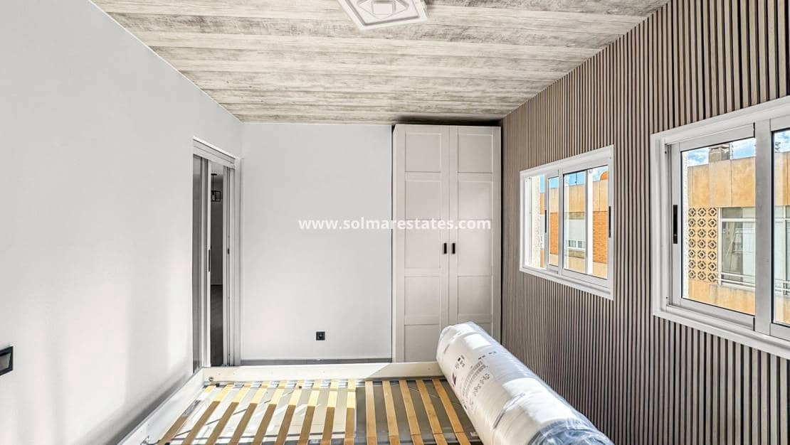 2 soverom Leilighet til salgs i Torrevieja - € 145 000 (Ref: 9911727)
