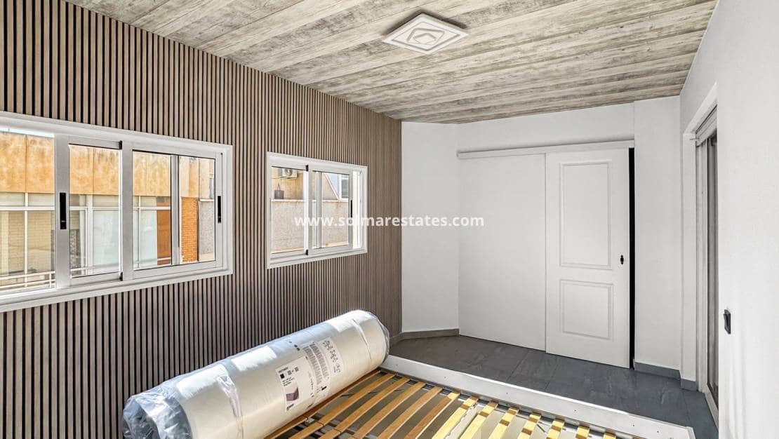 2 soverom Leilighet til salgs i Torrevieja - € 145 000 (Ref: 9911727)