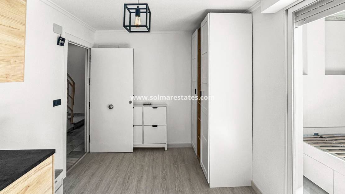 2 soverom Leilighet til salgs i Torrevieja - € 145 000 (Ref: 9911727)