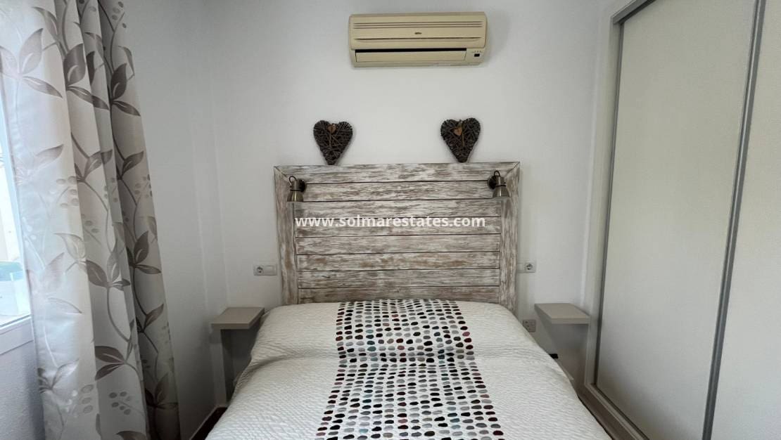 2 sypialnia Apartament na sprzedaż w Villamartin z basenem - 189 000 € (Ref: 9912234)