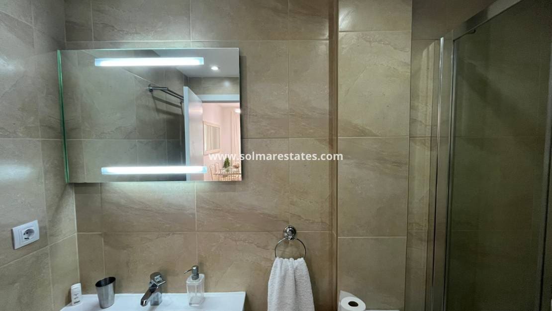 2 sypialnia Apartament na sprzedaż w Villamartin z basenem - 189 000 € (Ref: 9912234)