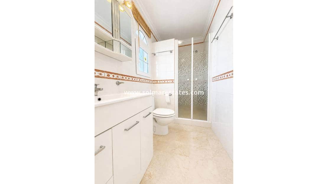 2 soveværelse Lejlighed til salg i Villamartin med swimmingpool - € 239.995 (Ref: 9912382)