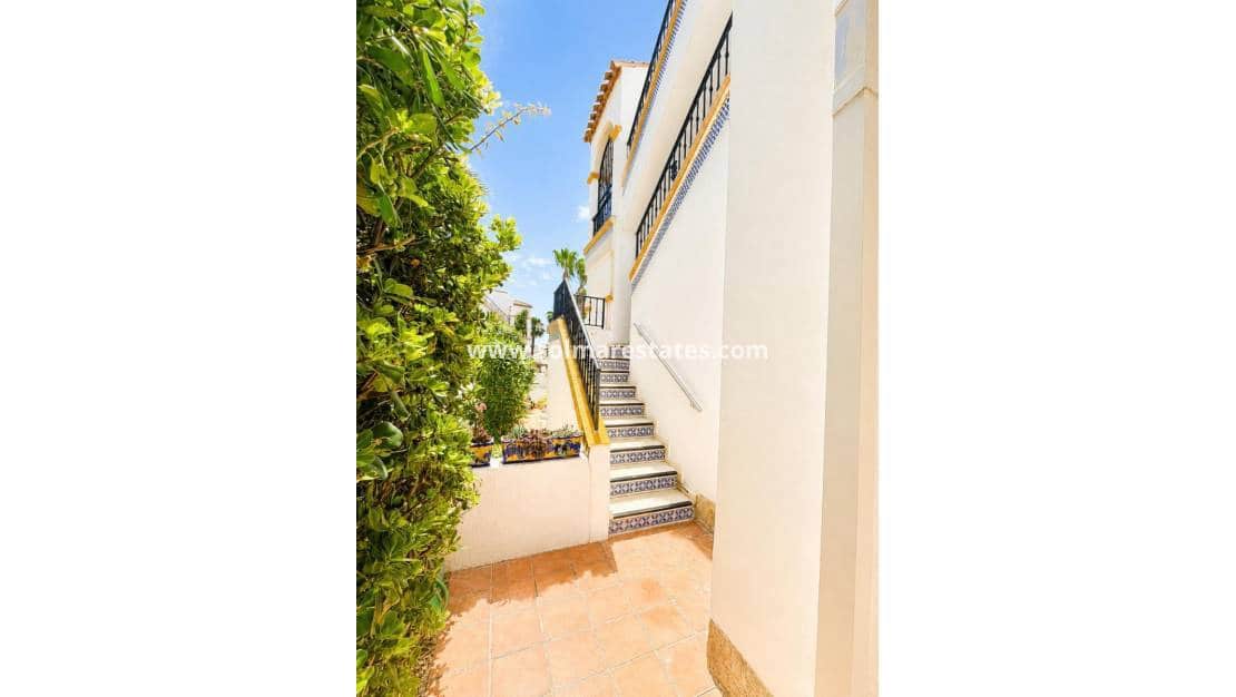 2 soveværelse Lejlighed til salg i Villamartin med swimmingpool - € 239.995 (Ref: 9912382)