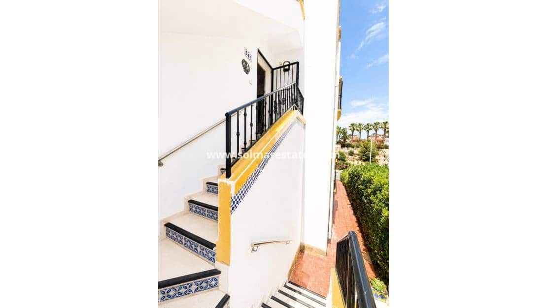 2 soveværelse Lejlighed til salg i Villamartin med swimmingpool - € 239.995 (Ref: 9912382)