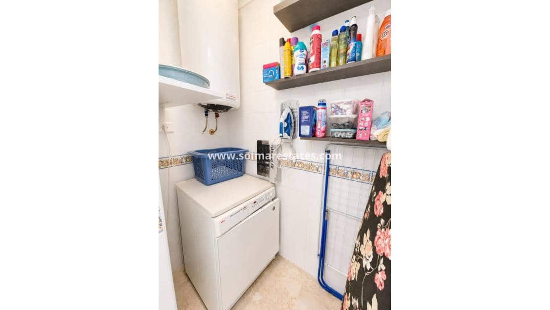 2 soveværelse Lejlighed til salg i Villamartin med swimmingpool - € 239.995 (Ref: 9912382)