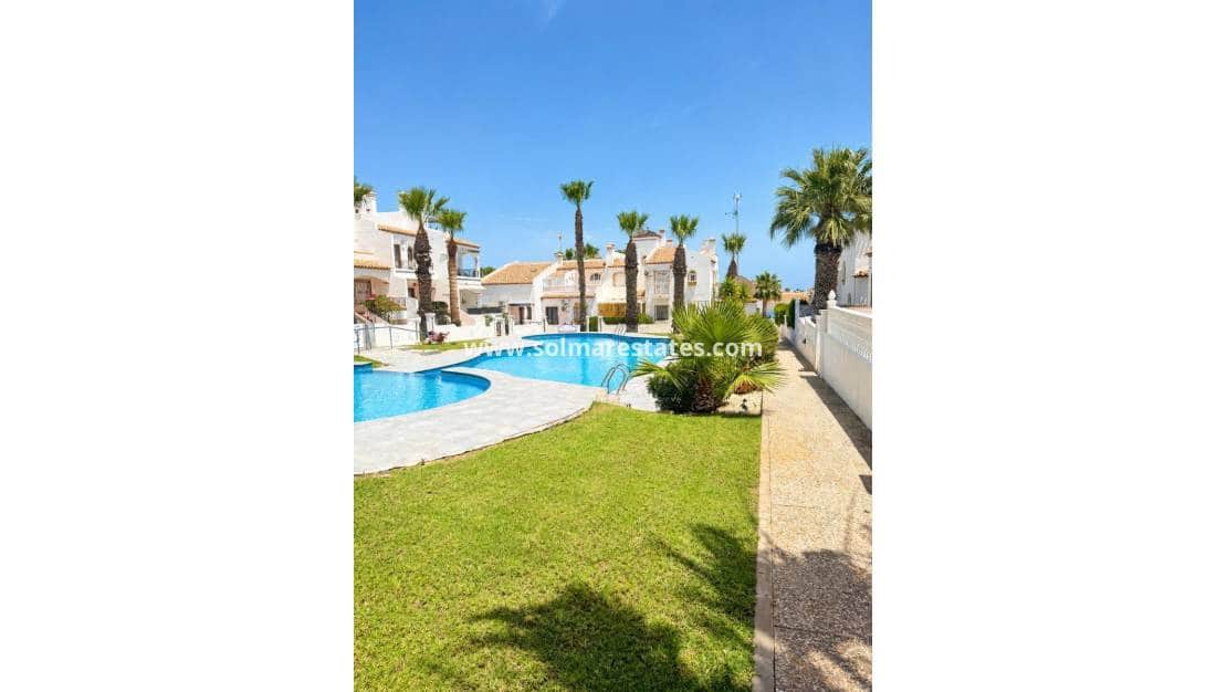 2 soveværelse Lejlighed til salg i Villamartin med swimmingpool - € 239.995 (Ref: 9912382)